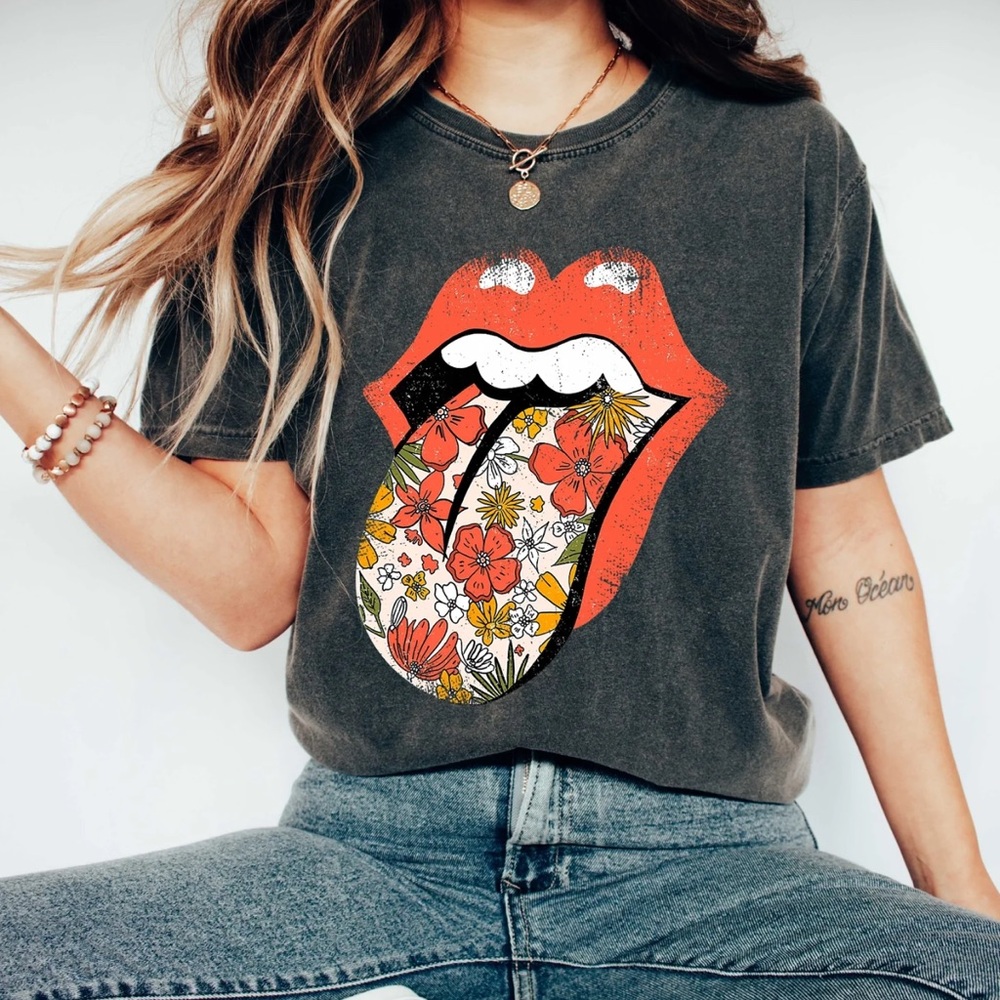 NEW| Retro Lips Graphic Print Crew Neck T-Shirt - Picture 1 of 4